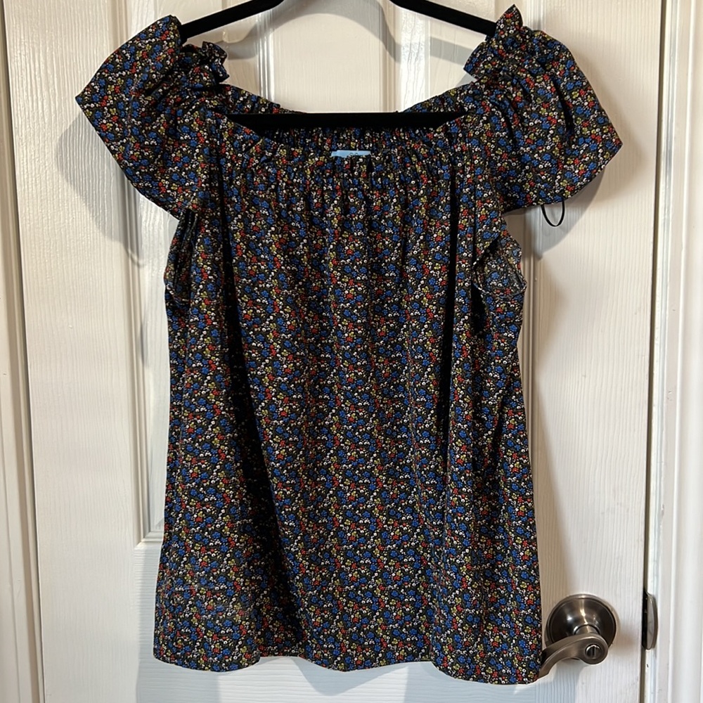 CECE Sleeveless Floral Blouse